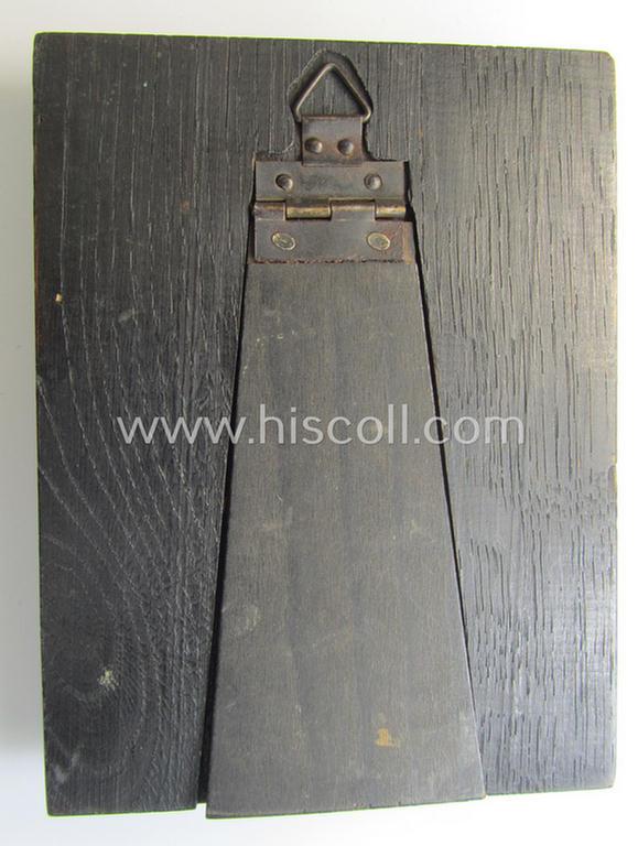 Attractive - and scarcely encountered! - bright-golden-toned 'Erinnerungs- o. nichttragbare Auszeichnungsplakette' showing a golden-class 'Pferdepleger-Abzeichen' that comes mounted onto a wooden-based 'standard'