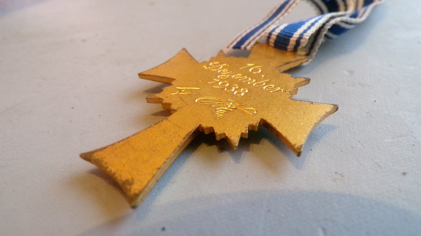 Ehrenkreuz der Deutschen Mutter Gold