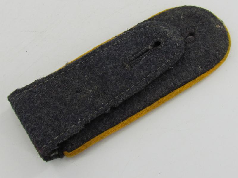 Single Luftwaffe EM shoulder board