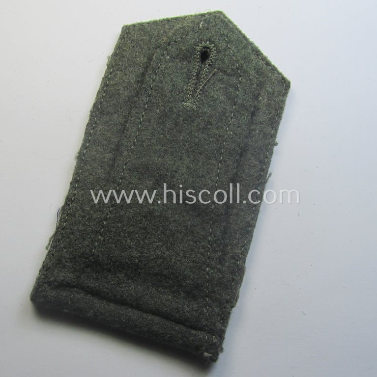 Single, WH (Kriegsmarine) 'cyphered' EM-type shoulderstrap: 'Soldat eines Küsten-Artillerie-Rgts. o. Abtlgs.'