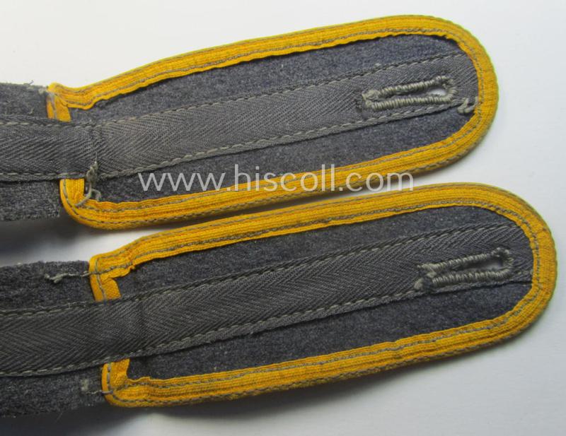 Pair of later-war-period, so-called: 'M44'-pattern, simplified WH (Luftwaffe) EM-type shoulderstraps as was intended for usage by a: 'Soldat der Flieger o. Fallschirm-Trpn.'