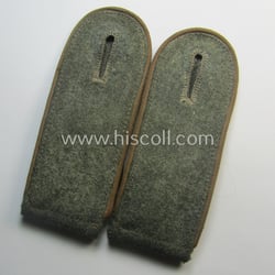 Pair of WH (Heeres) EM-type shoulderstraps: 'Soldat der...