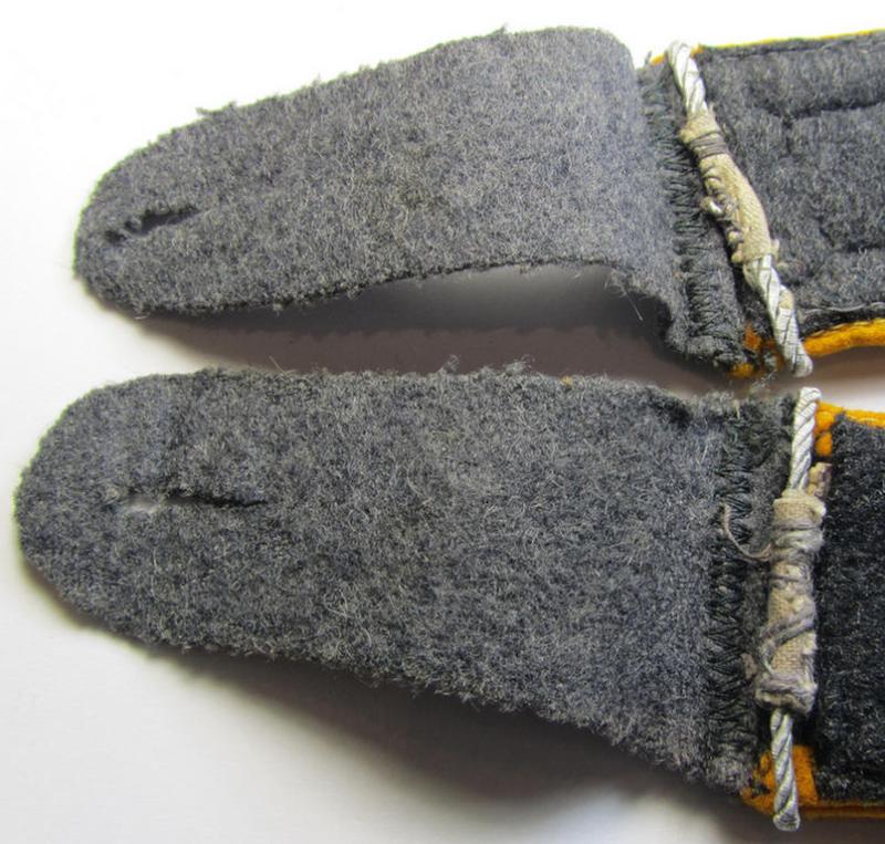 Very unusual - fully matching! - pair of WH (Luftwaffe), 'cyphered' NCO-type shoulderstraps as was intended for an: 'Unterfeldwebel u. Offz.Anwärter der Flg. o. FJ-Truppen u. Mitglied einer Kriegsschule'