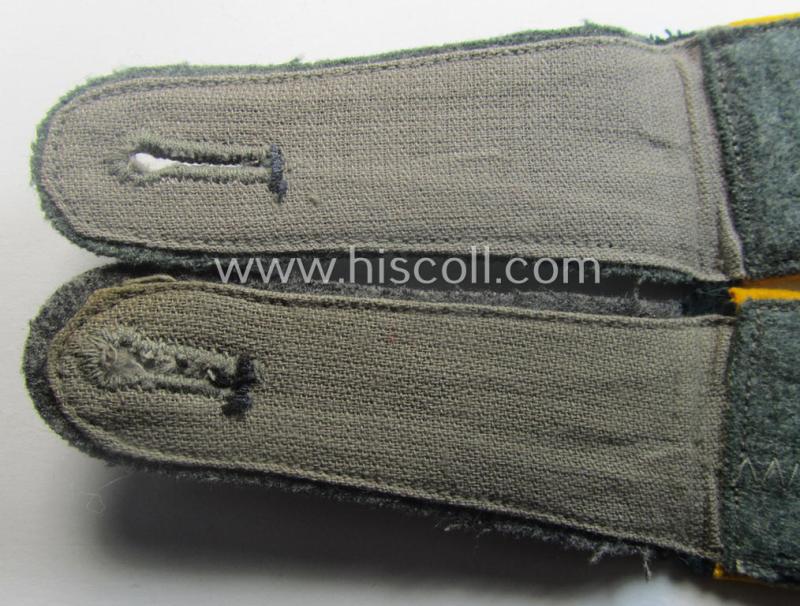 Pair of WH (Heeres) early-war-period- (ie. 'M36'- ie. 'M40'-pattern), EM-type shoulderstraps as was intended for a: 'Soldat eines Kavallerie- o. Reiter-Rgts.'