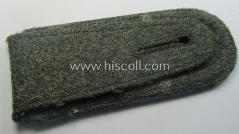 Single - I deem mid-war-period - so-called: 'M40 o. M43'-pattern, WH (Heeres) NCO-type shoulderstrap as piped in the light-blue-coloured branchcolour as was intended for usage by an: 'Uffz. der Nachschub-Trpn.'