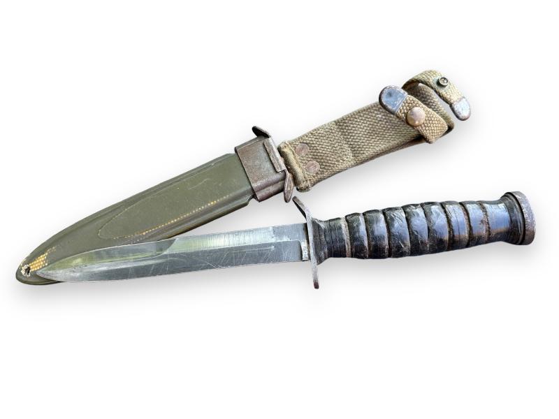 U.S M3 Fighting Knife in M8 Scabbard