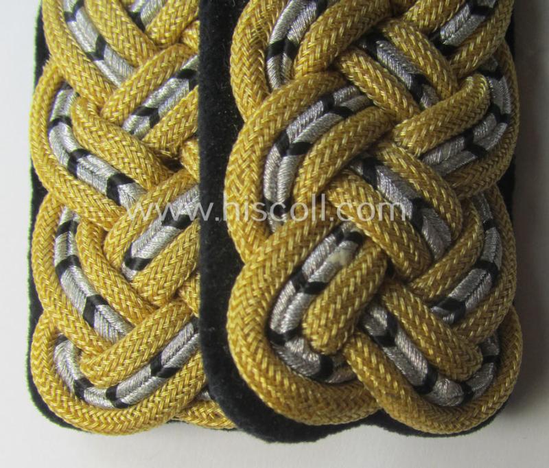 Pair of RAD- (ie. 'Reichsarbeitsdienst') general-officers'-type shoulderboards (of the 3rd pattern) as intended for a high-ranked RAD-general-officer ('höhere Führer o. Generalarbeitsführer')