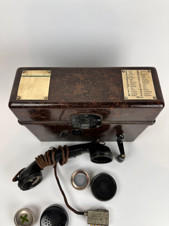 Nice original German WW2 FF33 Field Telephone (Feldfernsprecher 33) 1940
