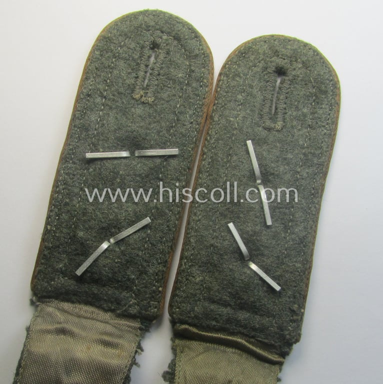 Pair of WH (Heeres) NCO-type shoulderstraps: 'Oberfelwebel der Kradschützenbtle. der Pz.Div. u. Inf.Div. (mot)'