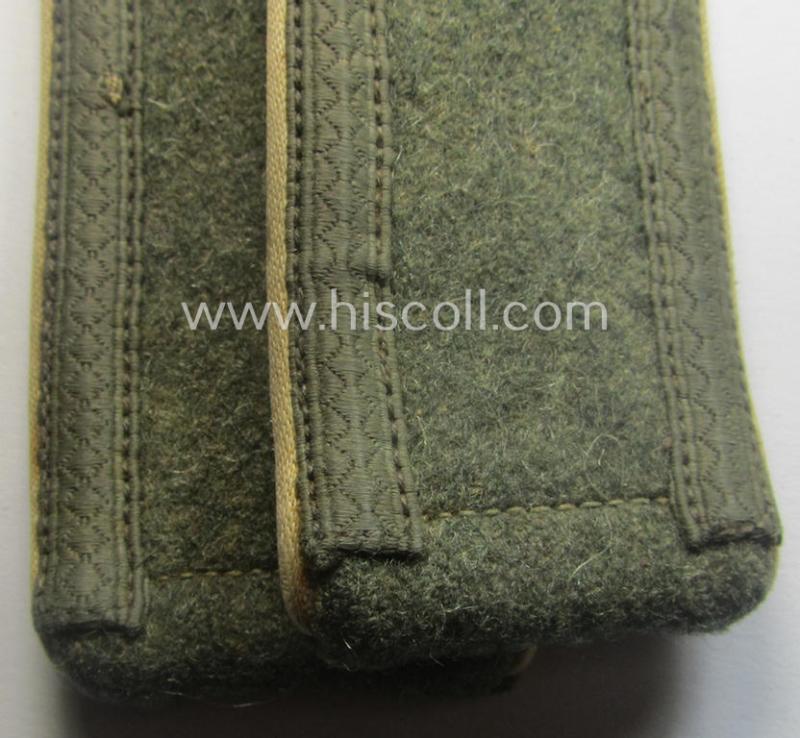 Pair of WH (Heeres), early- (ie. mid-) war-period- (ie. 'M40- o. M43'-) pattern NCO-type shoulderstraps as piped in the white-coloured branchcolour as was intended for an: 'Uffz. eines Infanterie-Rgts.'