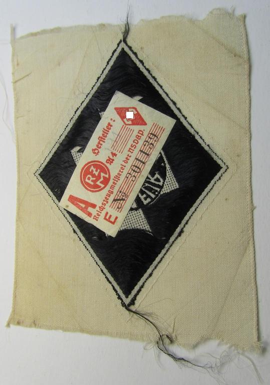 Attractive, DJ- (ie. 'Deutsches Jungvolk'-) so-called: 'Leistungsabzeichen in Schwarz in Stoff' (or: cloth-based, black-class youth sports'-badge) being a cloth-based version as executed in the neat: 'BeVo'-weave pattern