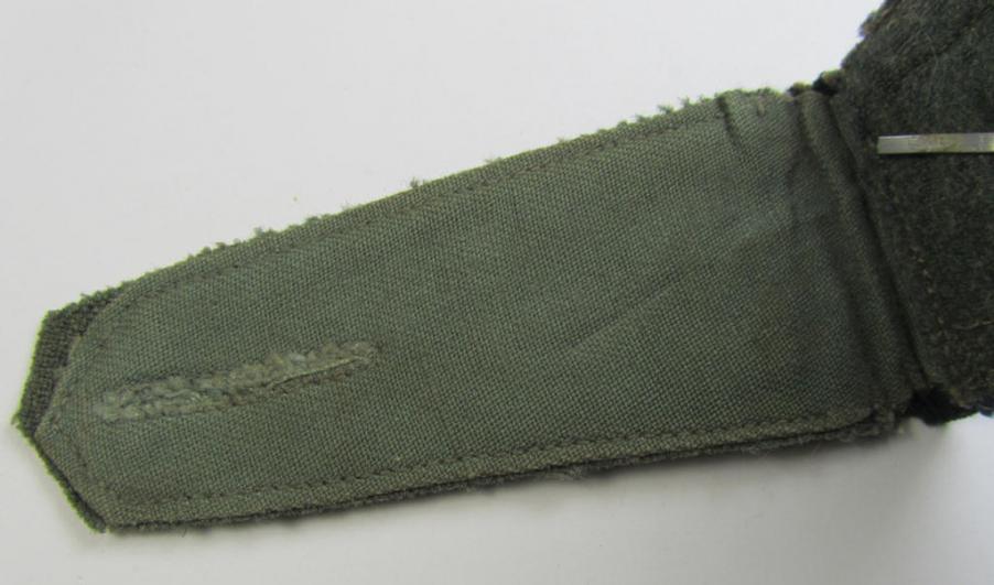 Neat - albeit regrettably single - WH (Heeres), IMO early-war period- (ie. 'M36'-pattern- and/or rounded-style-), NCO-type shoulderstrap, as was intended for usage by a: 'Feldwebel der Sanitätstruppen'