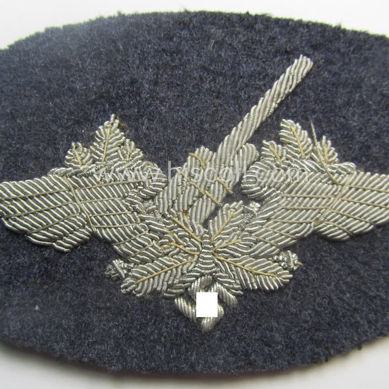 Superb - neatly hand-embroidered! - WH (Luftwaffe) officers'-pattern, trade- ie. special-career-patch as was intended for: 'Flak-Artillerie'-staffmembers and that comes in a probably issued but never worn- (ie. 'virtually mint'-), condition