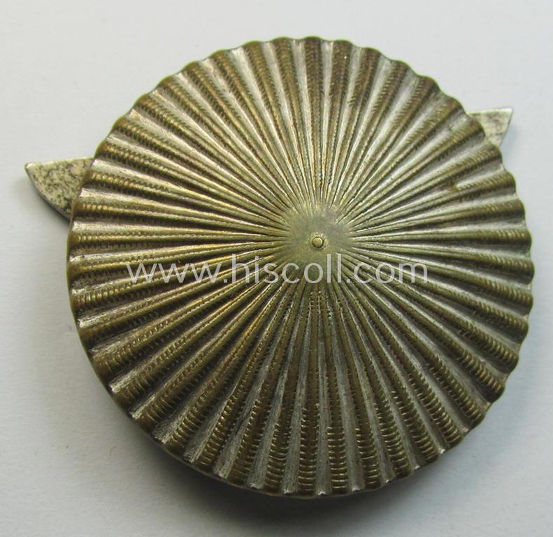 Stunning, 'Wiederholungsspange zum EK I.Kl.' (or: bar to the WWI IC 1st class) being a typical, non-maker-marked example that comes onto its 'clam-shell-type'-mounting as was produced by the maker (ie. 'Hersteller') named: 'Wilh. Deumer'