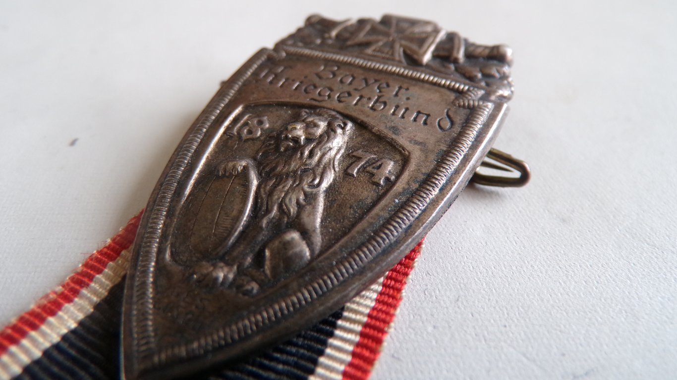 Bayer Kriegerbund membership badge 1874