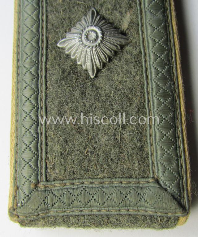 Single, WH (Heeres) NCO-type (ie. 'M40'- ie. 'M43'-pattern) shoulderstrap having the white-coloured branchcolour as was intended for - and clearly worn by! - a: 'Feldwebel der Infanterie-Truppen'