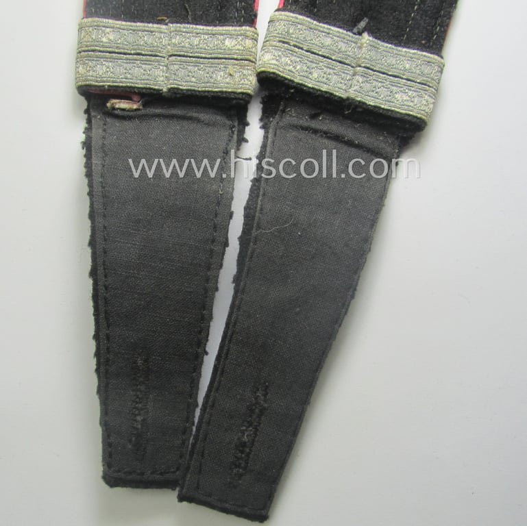 Superb - and moderately used! - pair of WH (Heeres) NCO-type shoulderstraps for usage by an: 'Unteroffizier u. Offizier-Anwärter' who served within the: 'Panzer-Trpn.'