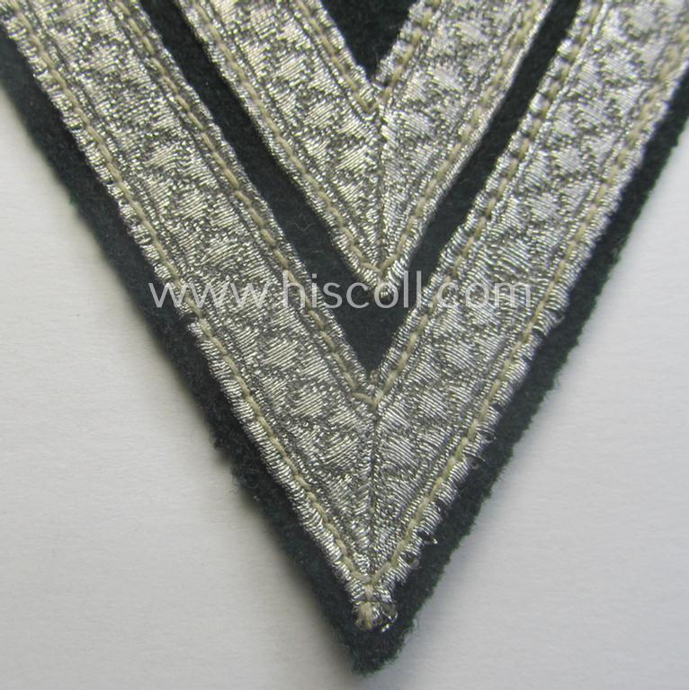 WH (Heeres) 'Armwinkel' (or: arm-chevron) as executed on typical darker-green-coloured wool as was specifically intended for usage by a soldier with the rank of: 'Obergefreiter'