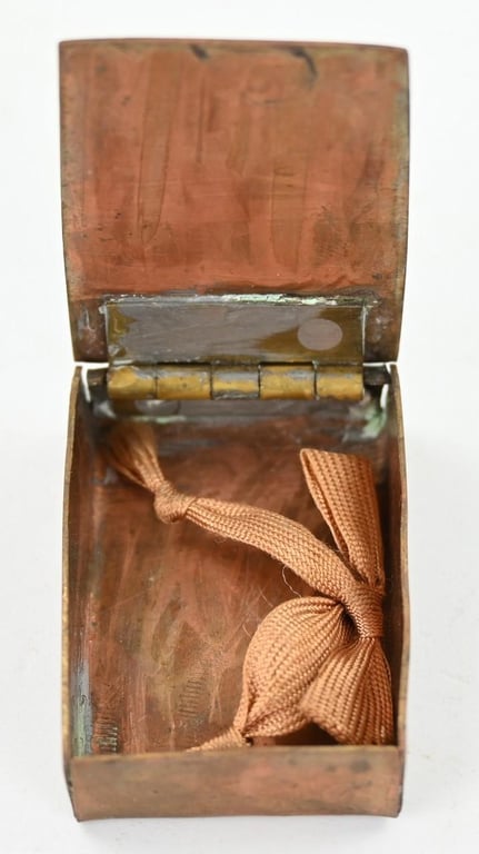 US WW2 Merchant Marine Merit Award on tinnie box