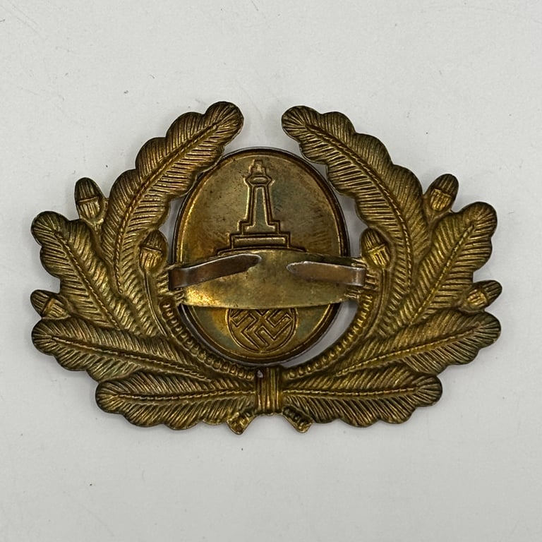 DRKB Veterans Association visor cap badge