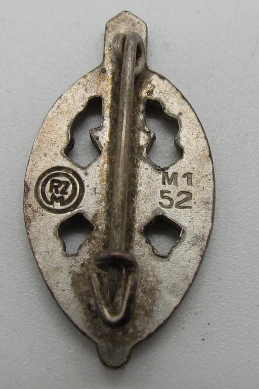 NS Reichsverband Deutscher Kriegsopfer (NSRDK) Badge RZM M 1/52