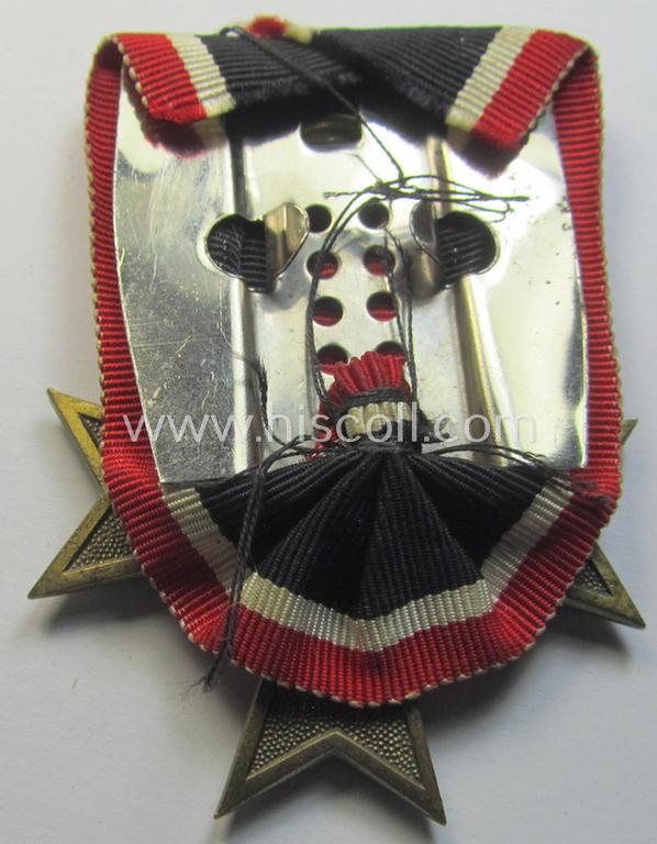 Attractive - and truly unusually seen! - golden-bronze-toned so-called: 'Einzelspange' showing a: 'Kriegsverdienstkreuz II. Klasse ohne Schw.' (or: war-merits' cross 2nd class with swords) being a very detailed- and/or 'Buntmetall'-based speci...