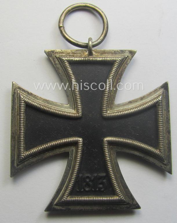 'Eisernes Kreuz II. Klasse' being a (typical) non-maker-marked example that comes together with its original- and never-mounted ribbon (ie. 'Bandabschnitt') as was produced by a (by me) unidentified maker (ie. 'Hersteller')