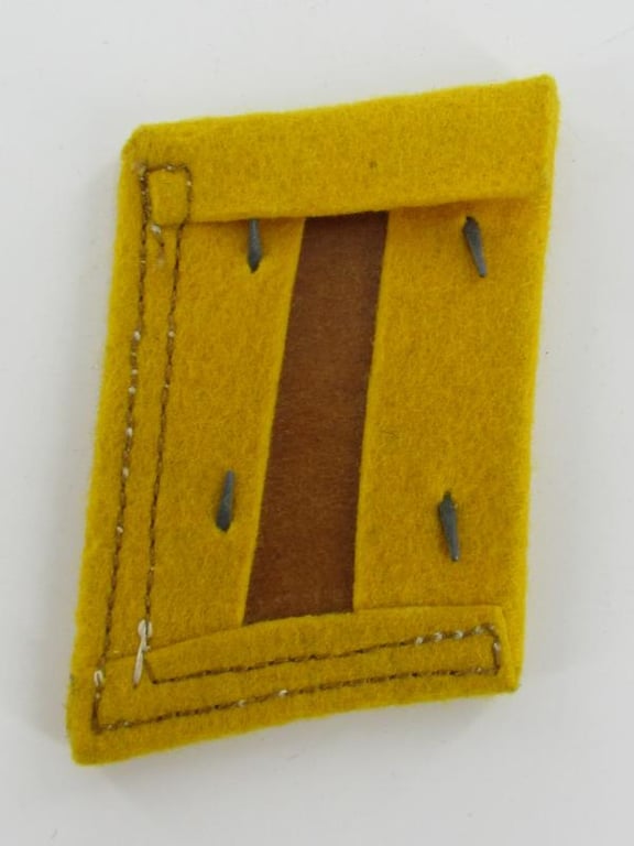 Luftwaffe collar tabs for a Unterfeldwebel