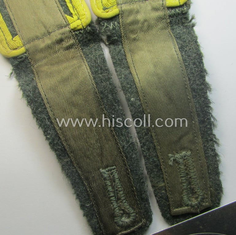 Pair of later-war-period, WH (Heeres) so-called: 'M44'-styled, 'simplified', enlisted-mens'-type shoulderstraps as was intended for a: 'Soldat der Nachrichten-Trpn.'
