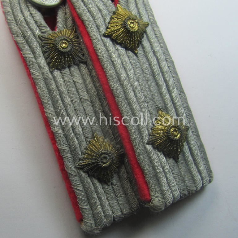 Truly used- and/or worn pair of WH (Heeres) officers'-type shoulderboards: 'Hauptmann eines Panzer- o Panzerjäger-Abts.'