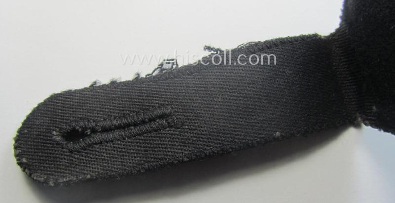 Single, Waffen-SS, EM-type shoulderstrap as piped in the white-coloured branchcolour: 'SS-Mann der Infanterie-Trpn.'