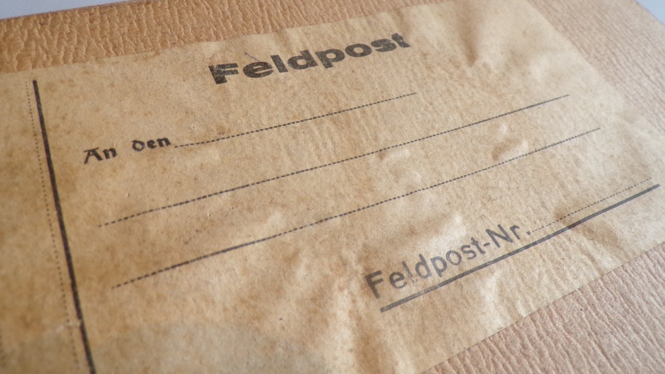 Feldpost Pocket Board Game Set (Schach & Mühle)