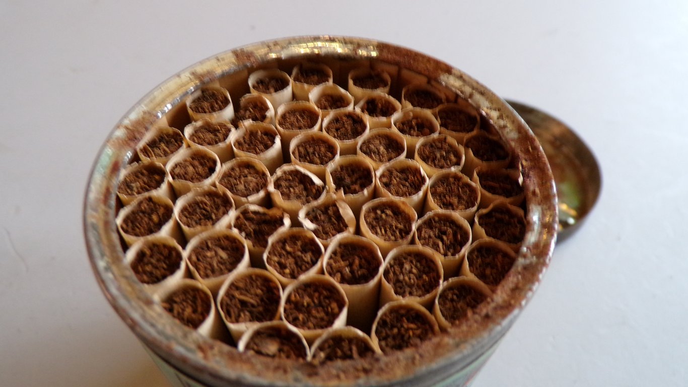 Wild Woodbine cigarettes from London, a full tin