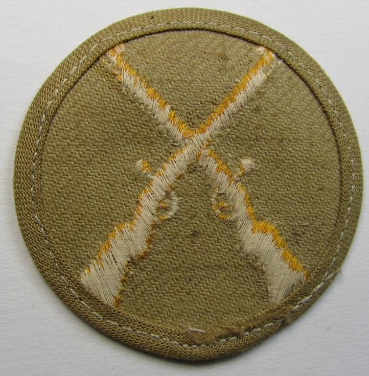 Attractive, WH (Heeres) 'tropical-style' trade- and/or special career insignia (ie. machine-embroidered speciality arm-patch) as intended for a: 'Waffenmeister' (or weapon-equipment NCO)