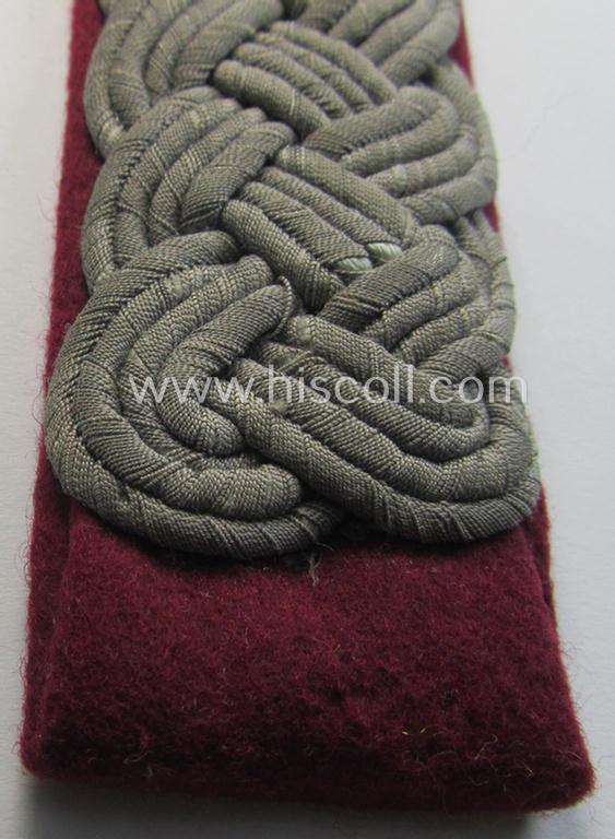 Neat - albeit regrettably single! - WH (Heeres) officers'-type shoulderboard as piped in the darker-purple-red- (ie. 'bordeaux-roter'-) coloured branchcolour as was intended for a: 'Major eines Nebelwerfer-Rgts. o. Abtlgs.'