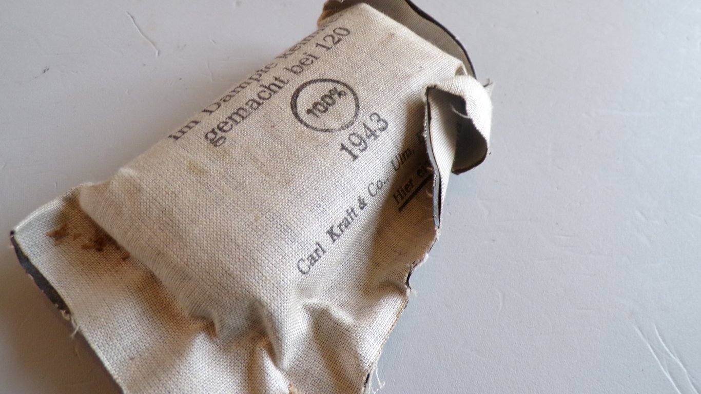Verbandpäckchen (field dressing) 1943