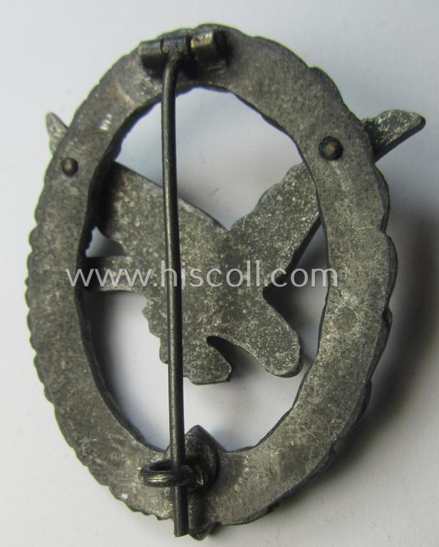 WH (Luftwaffe) 'Fliegerschützen-Abzeichen ohne Blitzbündel' being a non-maker-marked- and/or: typical zinc- (ie. 'Feinzink'-) based example as was  (I deem) produced by the maker: 'Wilh. Deumer'