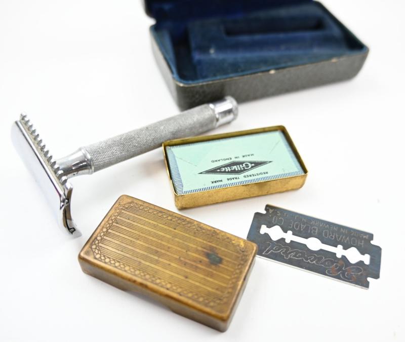 US WW2 Gilette Safety Razor Set in Case
