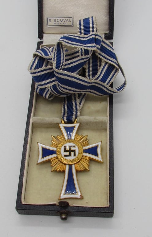 Mother’s cross in gold with box ( R. Souval )
