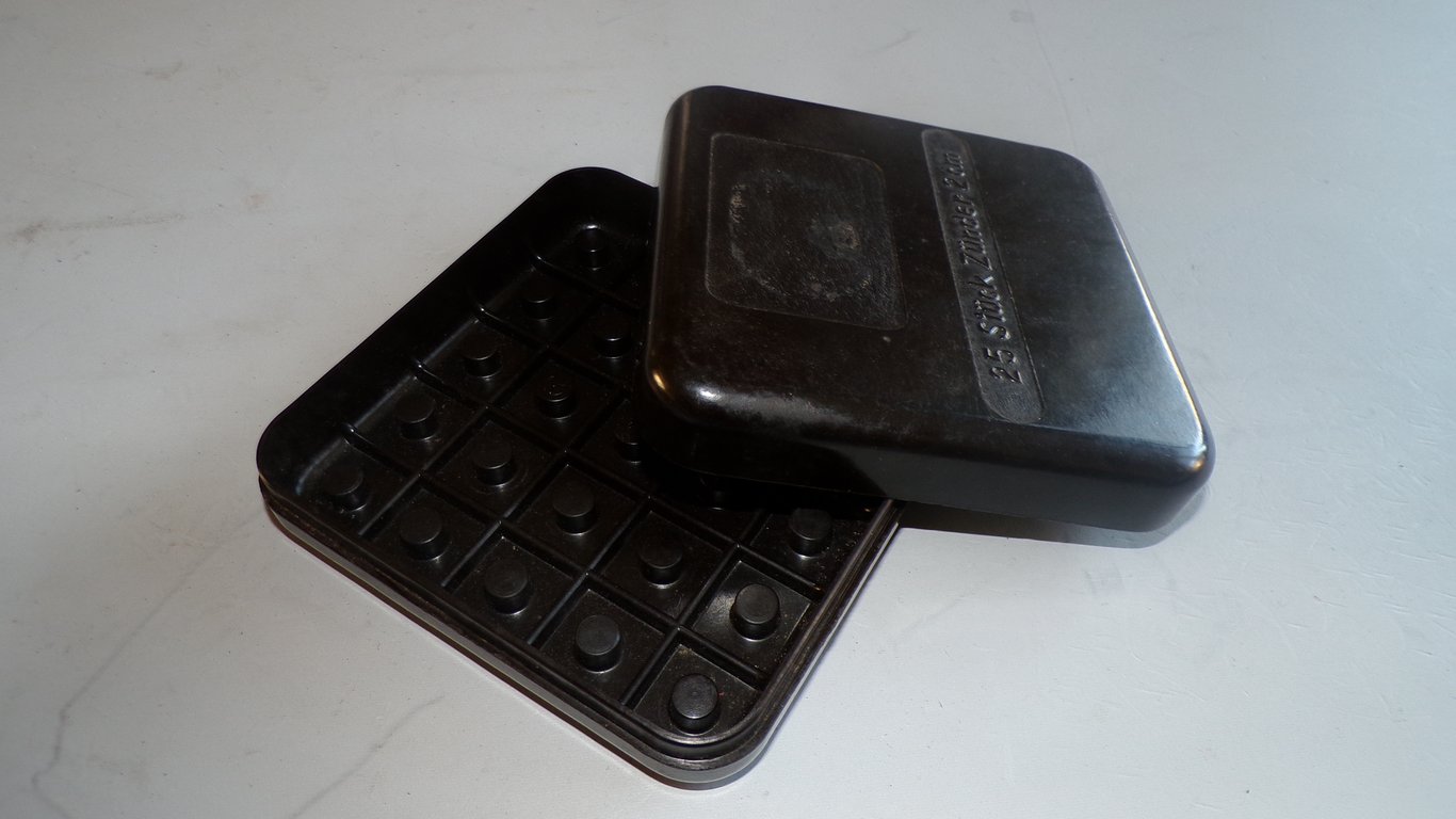 Behälter für 25 stuck Zunder 2CM