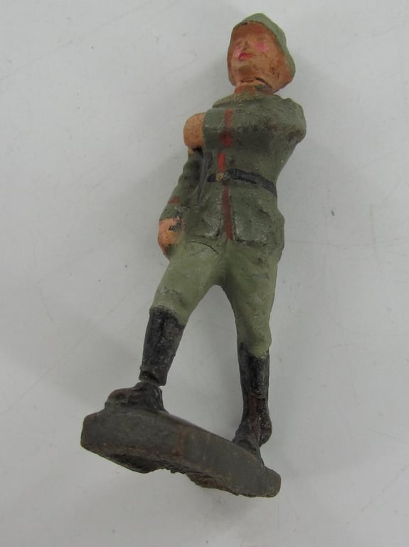 Lineol - standard bearer marching, with national flag