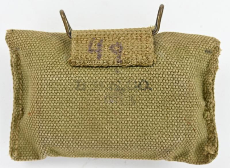 US WW2 M-1942 First Aid Pouch with First Aid Kit