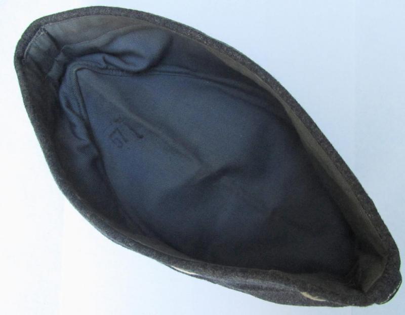 Attractive, typical darker-greyish-blue-coloured, so-called: German Red Cross (ie. 'Deutsches Rotes Kreuz' or: 'DRK' EM- (ie. NCO-) type side-cap (ie. 'Schiffchenmütze für Mannschaften u. Unteroffiziere des deutschen Rotes Kreuzes')