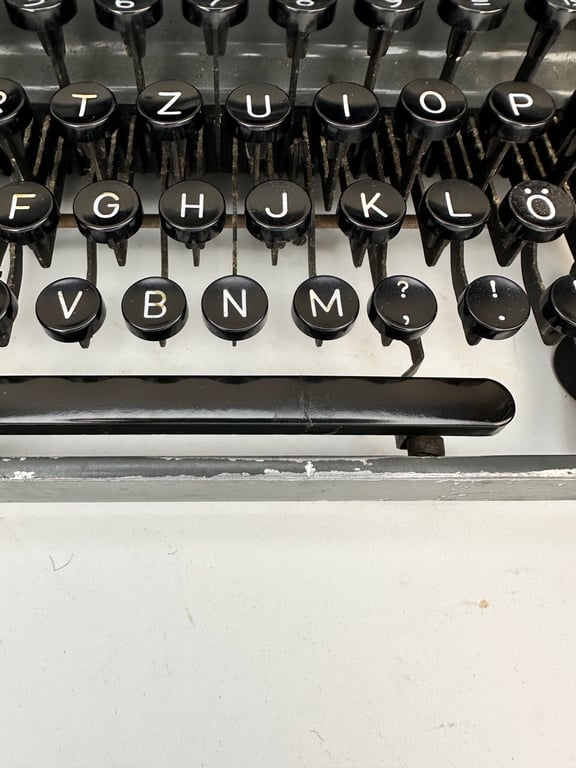 Waffen-SS typewriter  "Olympia"in norginal box