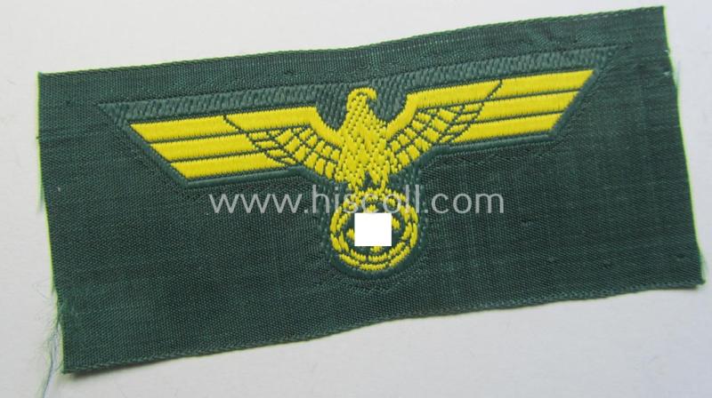 Neat, WH (KM ie. 'Küsten-Marine o. Marine-Artillerie') side-cap-eagle and cocarde-set (being a 'virtually mint- ie. unissued' set as executed in golden-yellow-coloured linnen on a darker-green-coloured background)