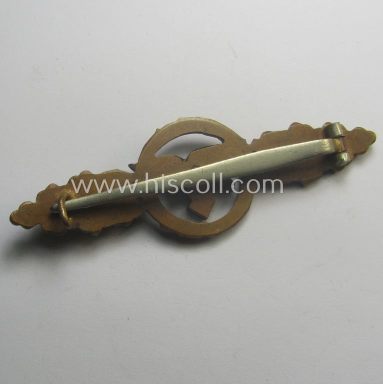 Tombak- (ie. 'Buntmetall'-) based- and/or (typical) non-maker-marked example of a WH (Luftwaffe) 'Frontflugspange für Transport- u. Luftlandeflieger in Bronze' as presumably produced by the: 'C.E. Juncker'-company
