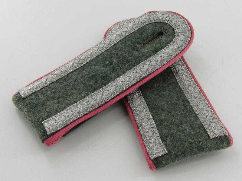 Wehrmacht (Heer) Panzerjäger shoulder boards for Unteroffizier (NCO)