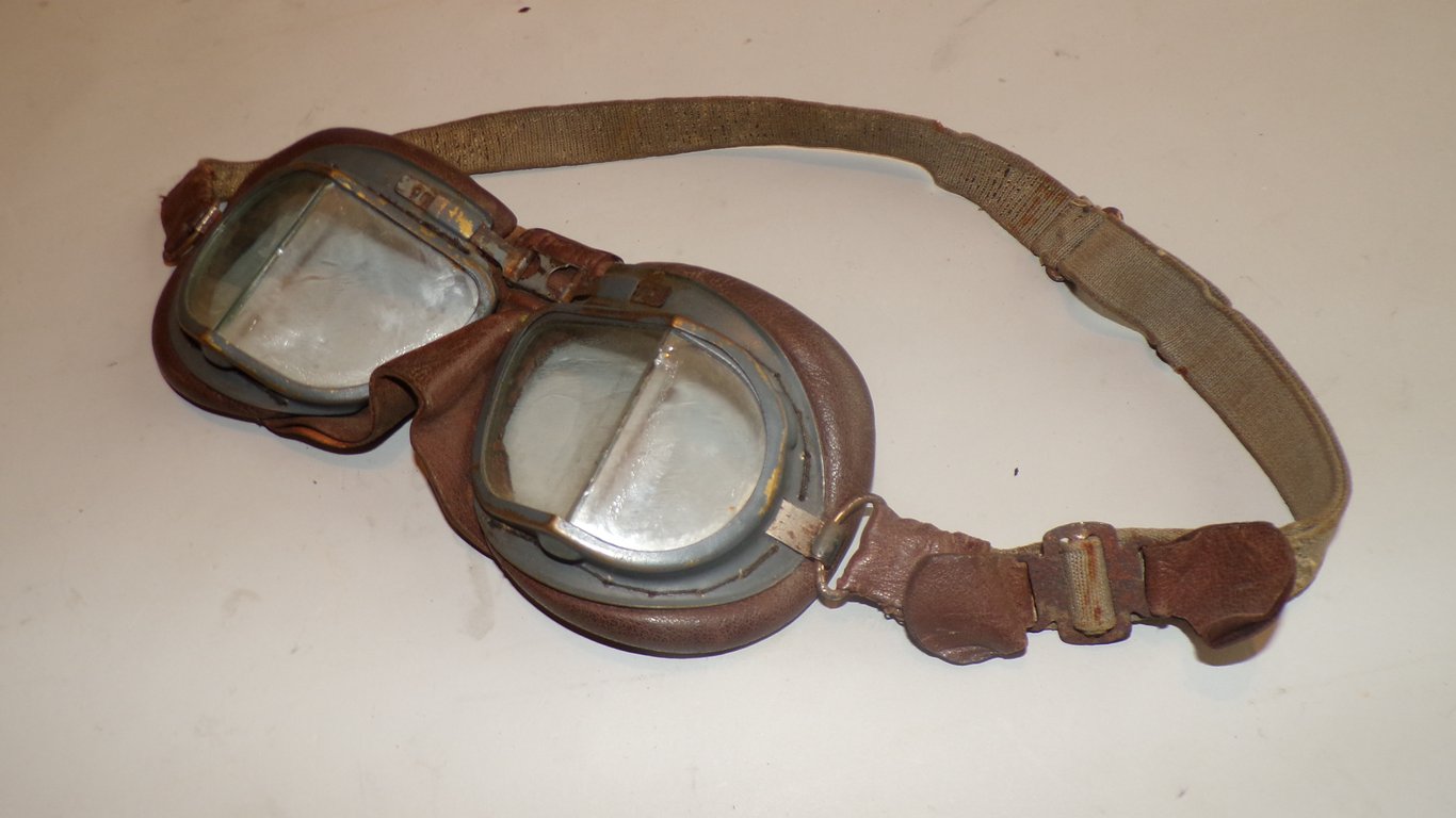 British RAF Mk VIII Flying Goggles – A.M Marked