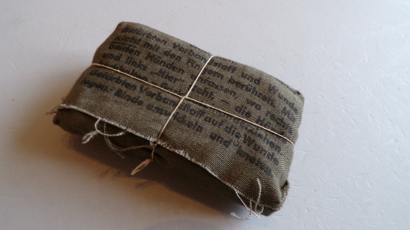 Verbandpäckchen (field dressing) 1944
