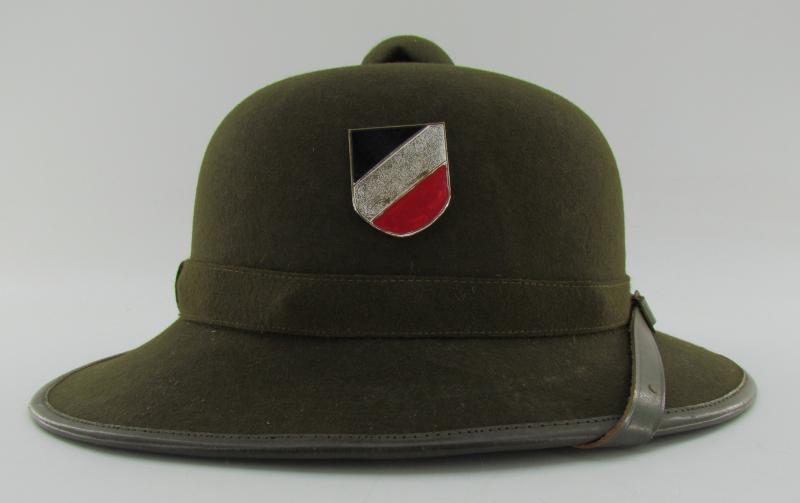 Wehrmacht (Heer) ‘Afrikakorps’ tropical pith helmet by ‘RF’ 1942